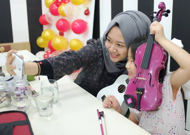Saat Teman Anak Kita Meminta Pertemanan di Social Media