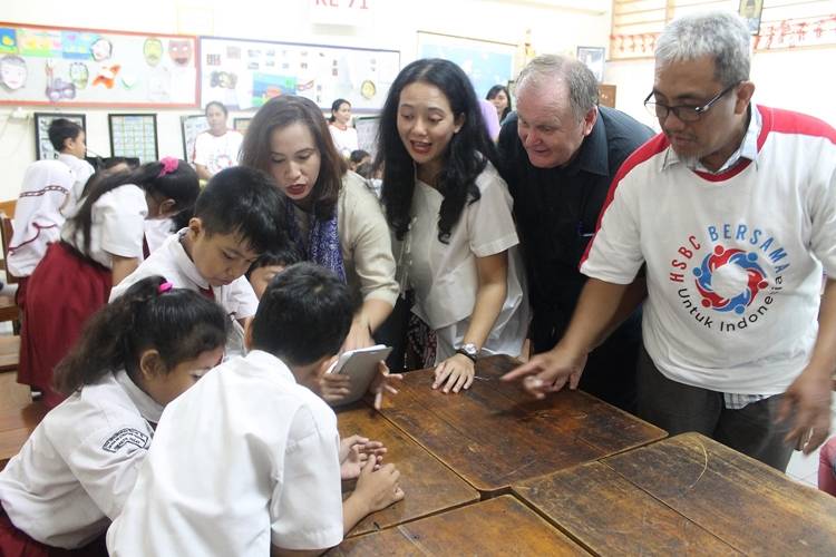 Ajarkan Anak Tentang Literasi Keuangan Agar Ia Tidak Konsumtif dan Memiliki Empati