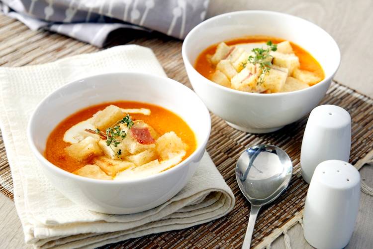 Classic Tomato Soup with Beef Bacon Grilled Cheese Crutons