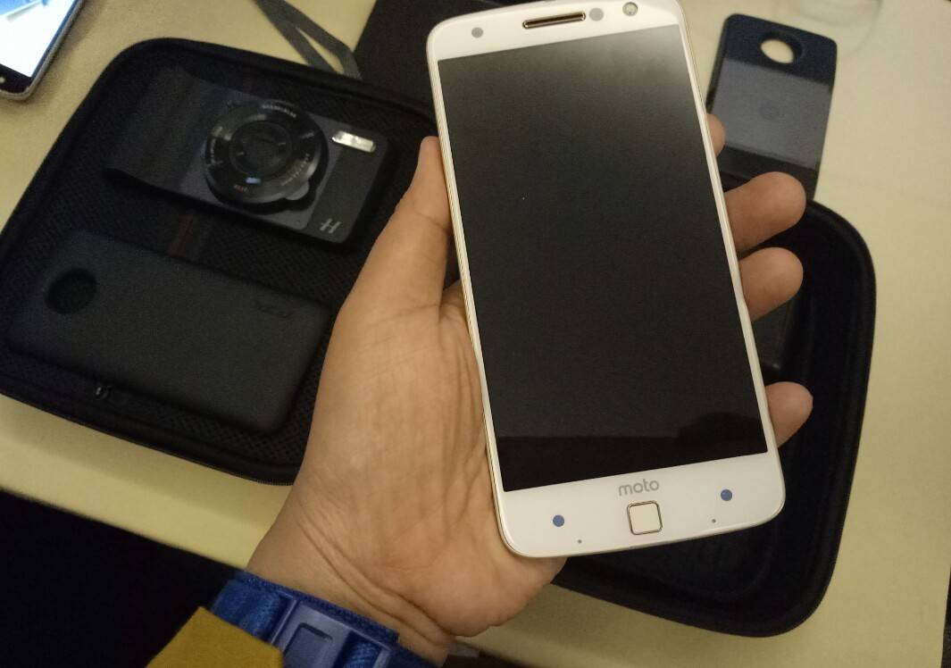 Motorola Moto Z, Ponsel Pintar yang Cocok Buat Ibu Bekerja