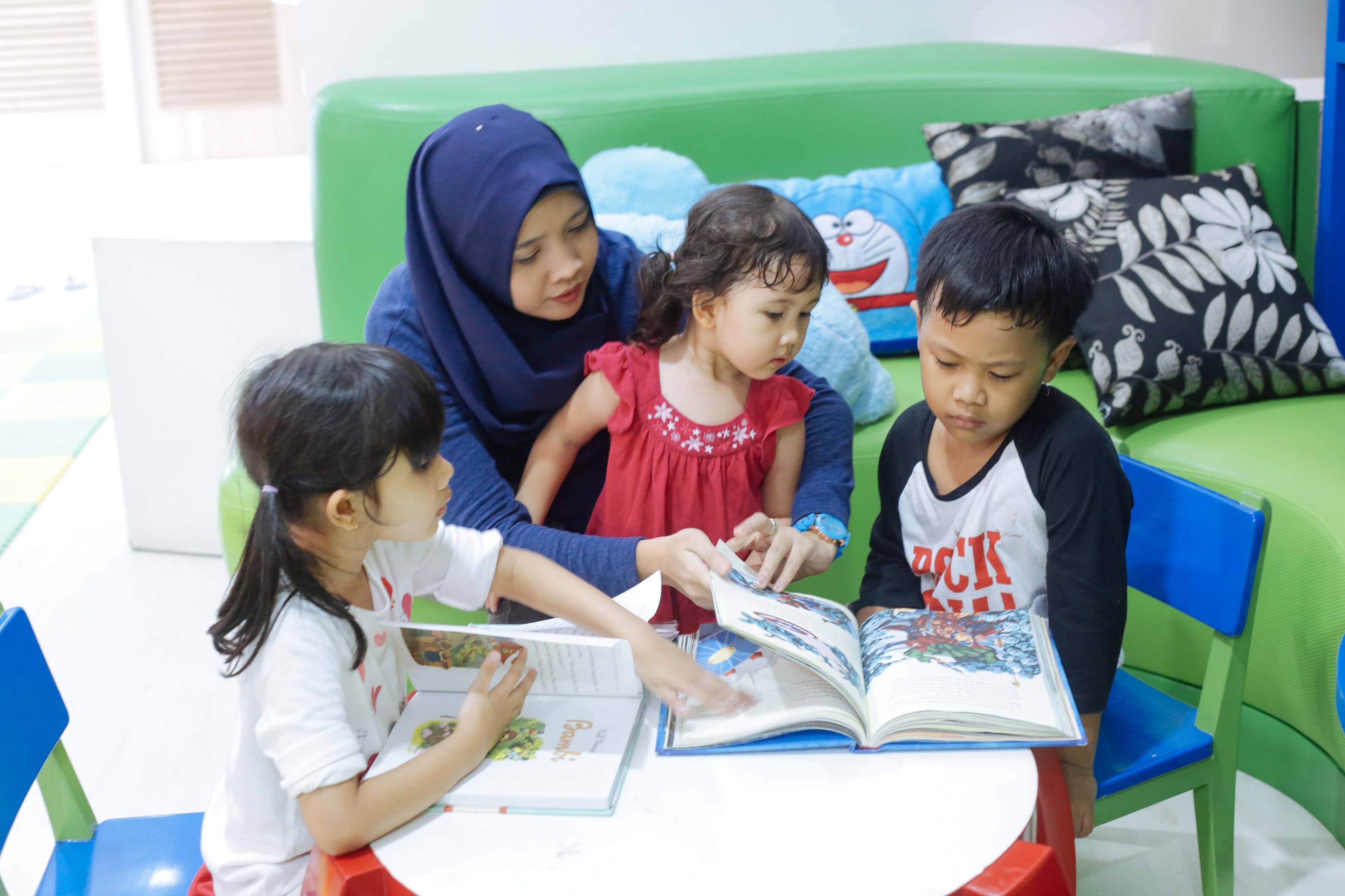 Sudahkah Kita Mengenal Pengajar Anak Kita?