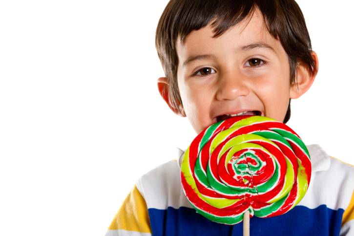 5 Kebiasaan si Kecil yang (Sesungguhnya) Berbahaya untuk Kesehatan