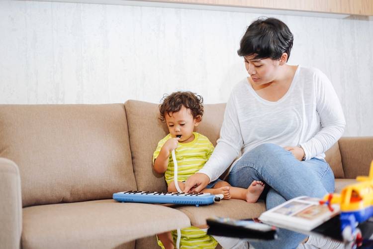 Jangan Lupa Ajarkan ART/Baby Sitter Kita Tentang Aturan Bermain Social Media