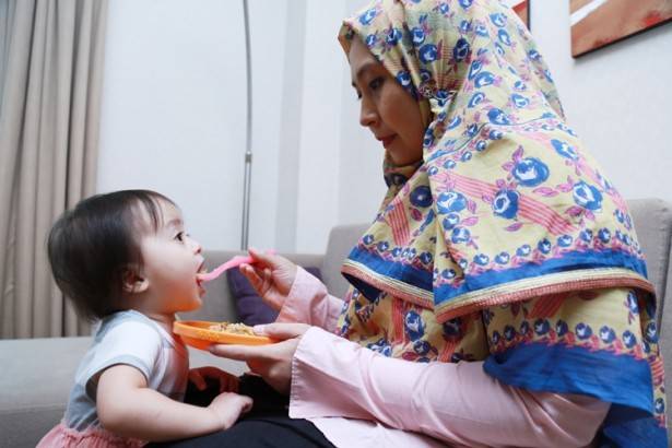 Akan Memberikan MPASI dalam Waktu Dekat? Perhatikan 7 Hal Ini Dulu!