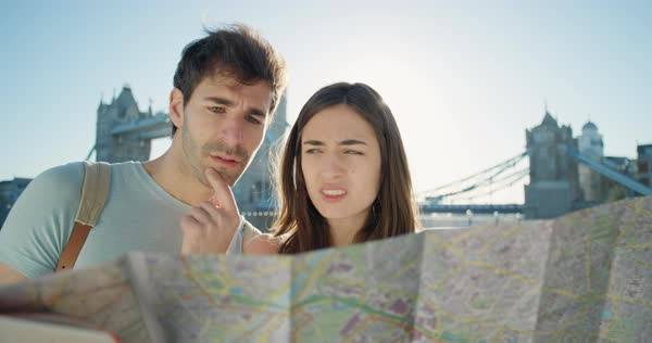 8 Penyebab Suami Istri Sering Bertengkar Saat Traveling