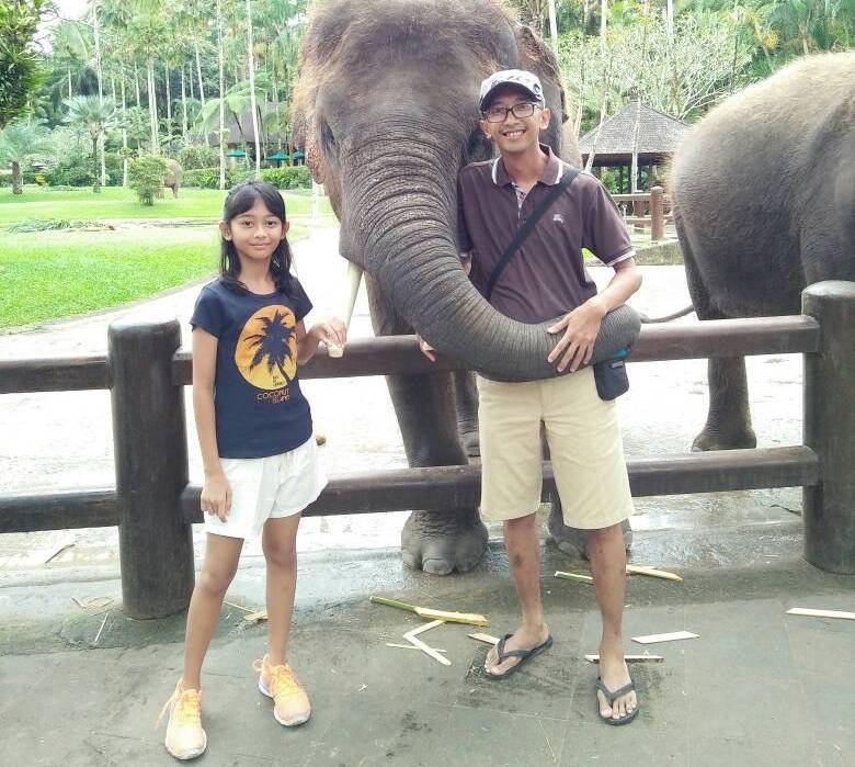 Ayah Lebih Perhatian ke Anak Perempuan, Benar Nggak Sih?