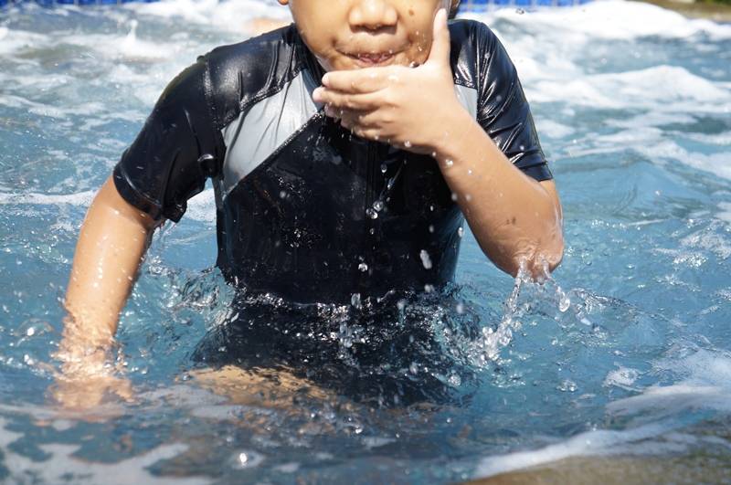 Apa Itu Dry Drowning dan Hubungannya dengan Keselamatan si Kecil Ketika Berenang?