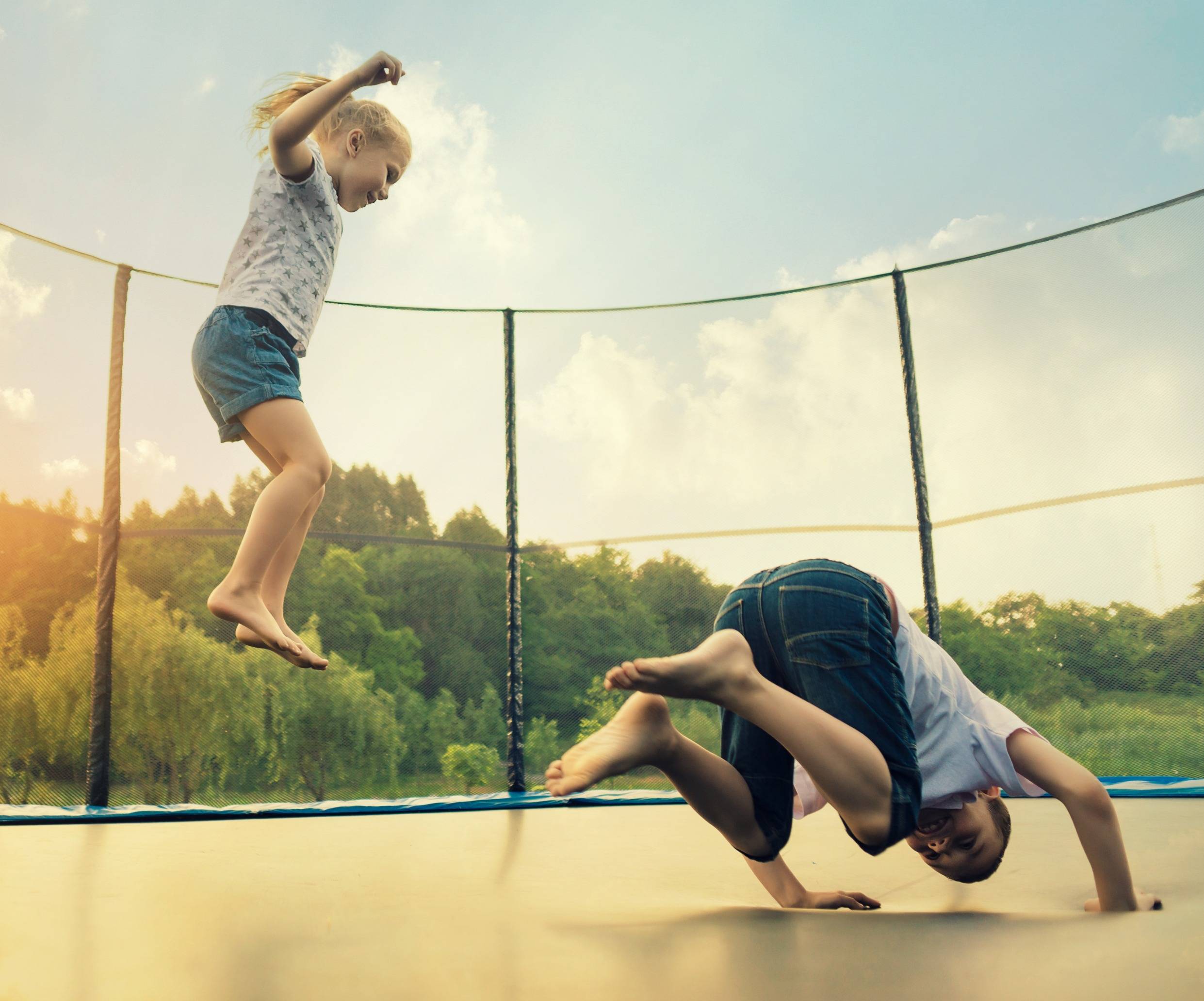 Waspada Risiko Cedera Serius Anak di Bawah 6 Tahun Saat Bermain Trampolin