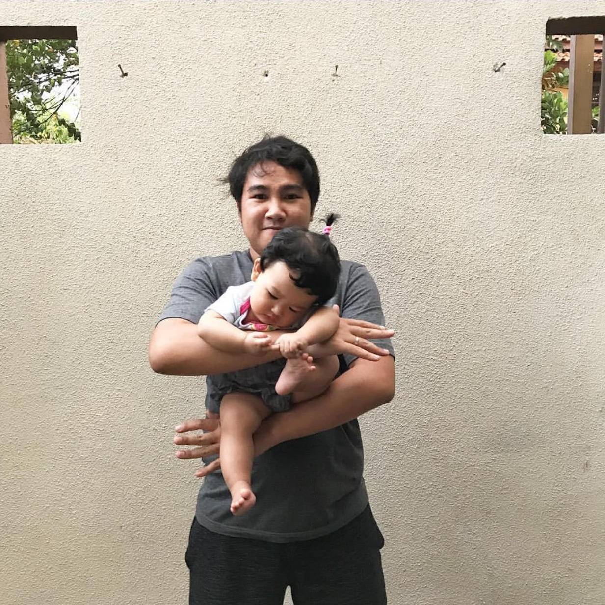 6 Strategi Tetap Dekat dengan si Kecil dari Ayah yang Super Sibuk