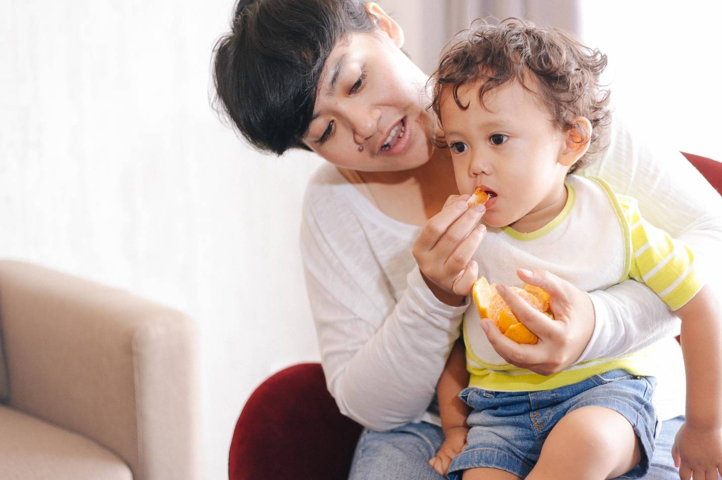 MPASI Perdana, Mulai dengan Buah atau Sayur, Dulu, ya?