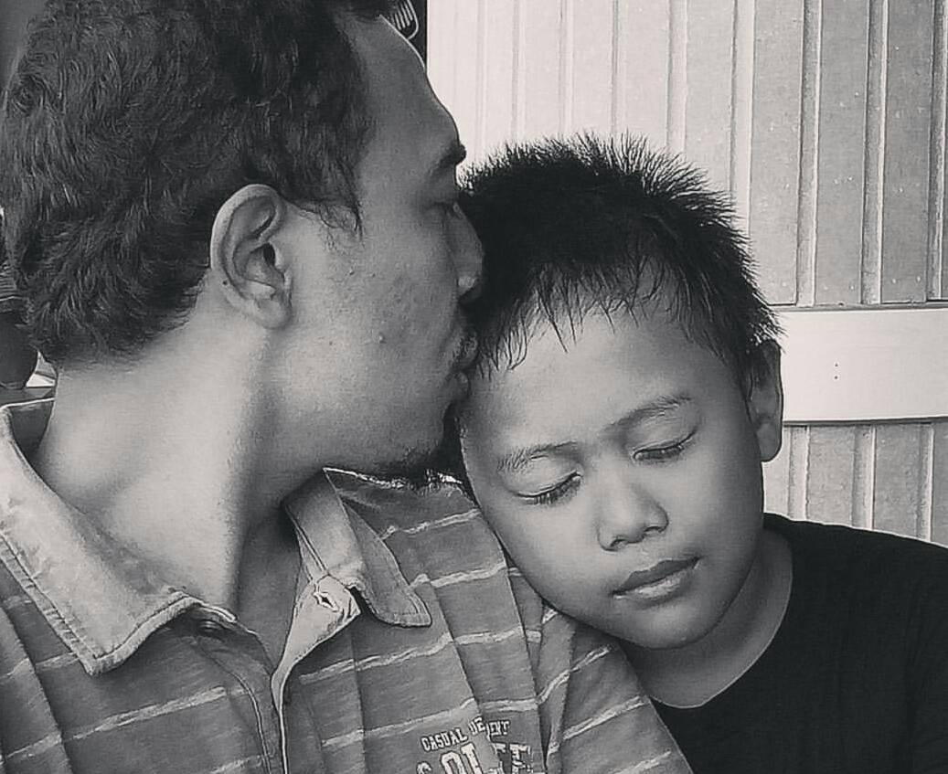 Cara Ayah Mencintai Anaknya, Seperti Apa?