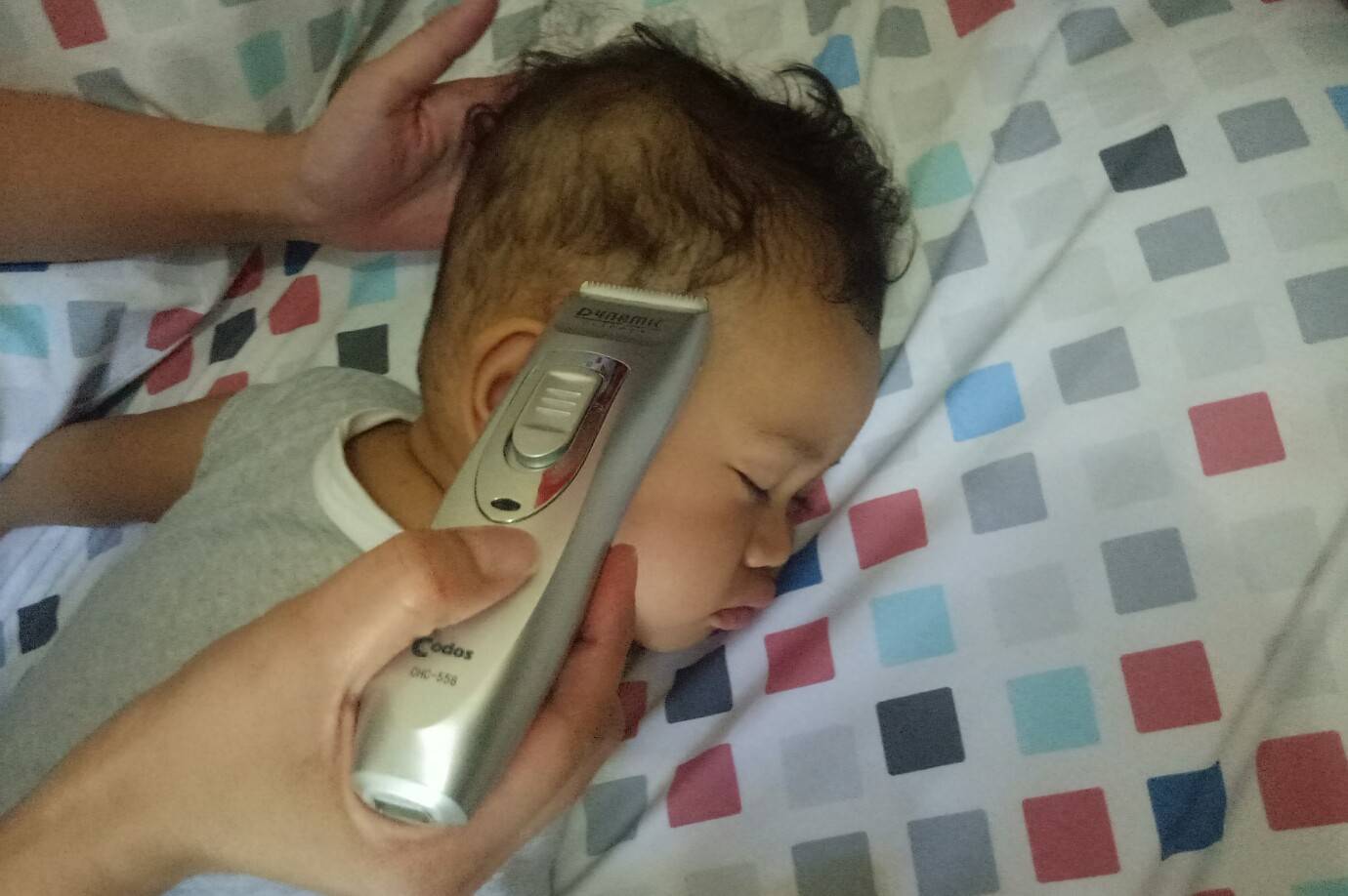 Apa Benar Rambut Bayi Harus Dicukur?