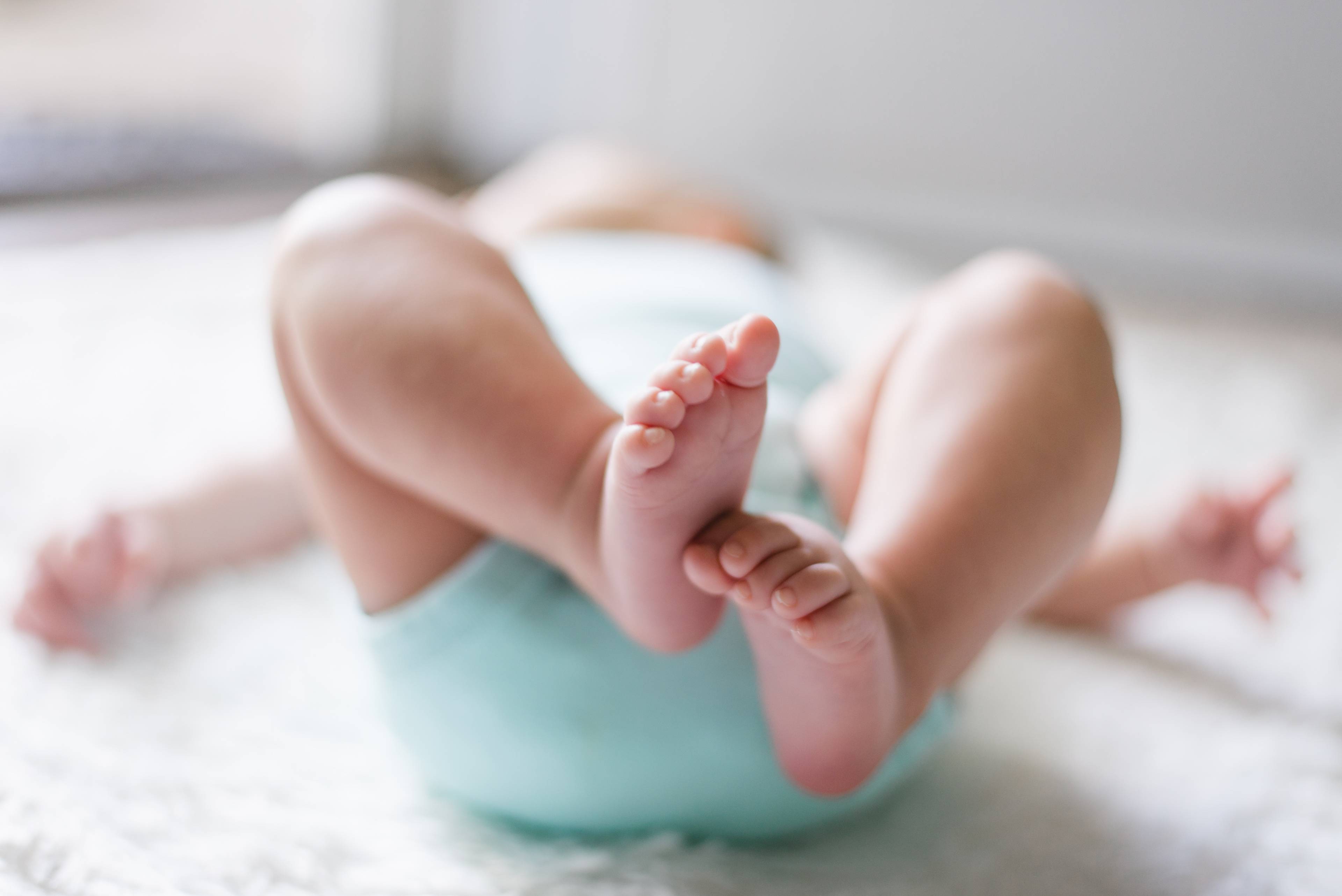 Ingat ya Mom, Jangan Pernah Kasih Bayi di Bawah 6 Bulan Air Putih