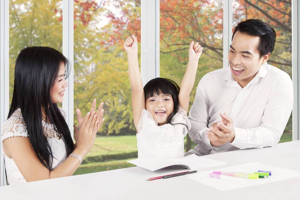 Ini Alasan Berhenti Bilang, “You Are So Smart” Pada Anak