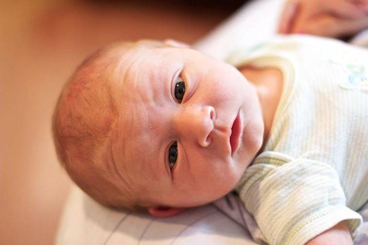 Sebenarnya Boleh Nggak Sih Bayi Keluar Rumah Sebelum 40 Hari?