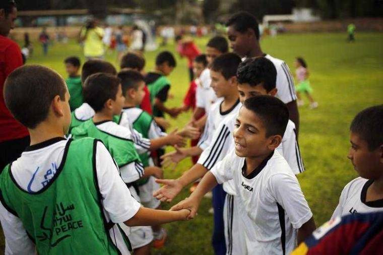 Cara Tanamkan Sportivitas pada Anak
