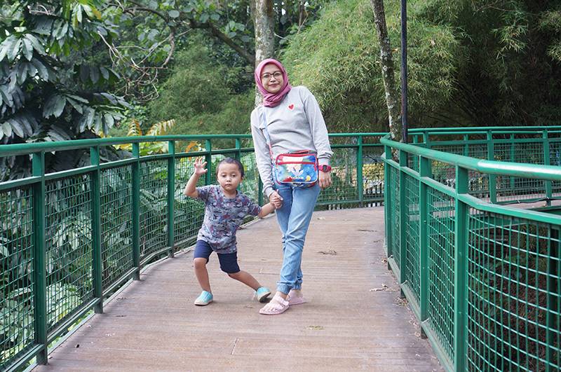 Jalan-jalan di Hutan Kota Babakan Siliwangi Bandung