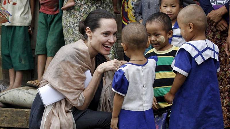 Para Selebriti yang Membesarkan Anak dengan Feminisme
