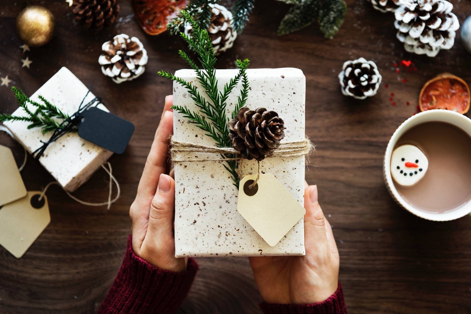 4 Tempat Beli Kado Natal Unik