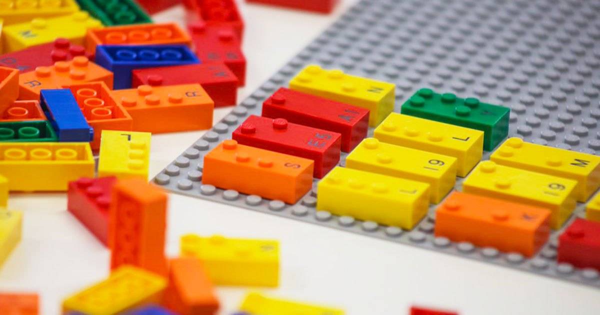 Begini Anak Tunanetra Belajar Baca dan Hitung dengan LEGO