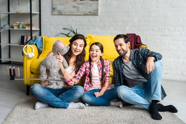 7 Pelajaran Berharga yang bisa Dipetik Anak dari Pernikahan Orang Tuanya