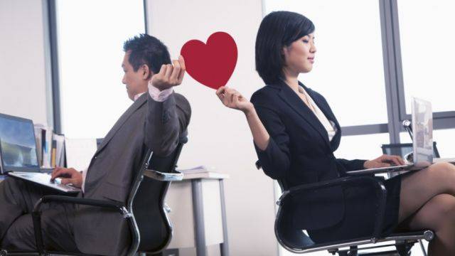 Aturan Berkencan dengan Rekan Kerja