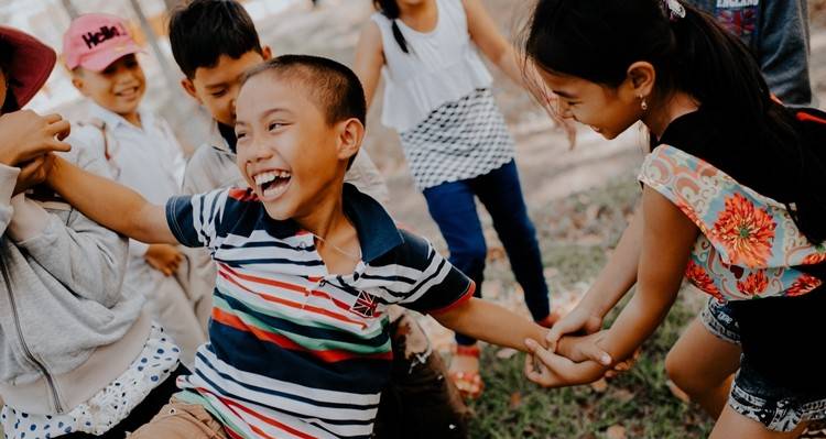 7 Tanda Anak Bahagia yang Perlu Diketahui Orang tua