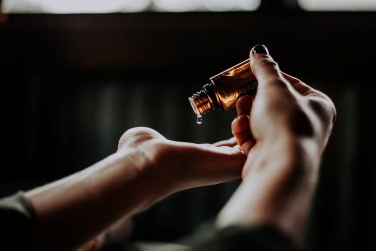 Skincare Wajib Anti Aging: Retinol dan Vitamin C, Bolehkah Dipakai Bersamaan?