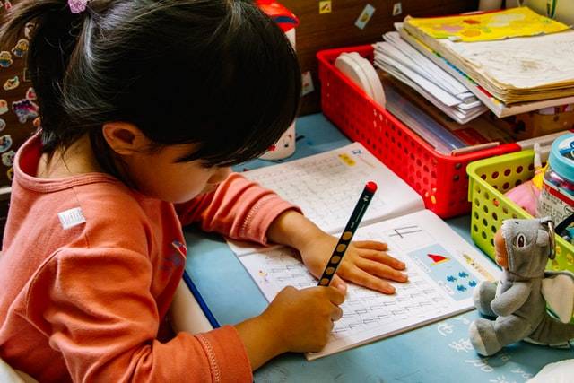 Sekolah Full PTM Di Mata Ibu Bekerja. Lega atau Khawatir?