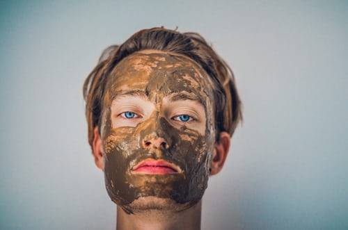 3 Rekomendasi Wash-Off Mask Lokal Bikin Kulit Glowing Setelah Liburan