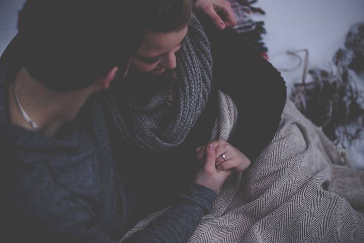 7 Tanda Anda Kehilangan Gairah Terhadap Pasangan & Tips Mengembalikannya