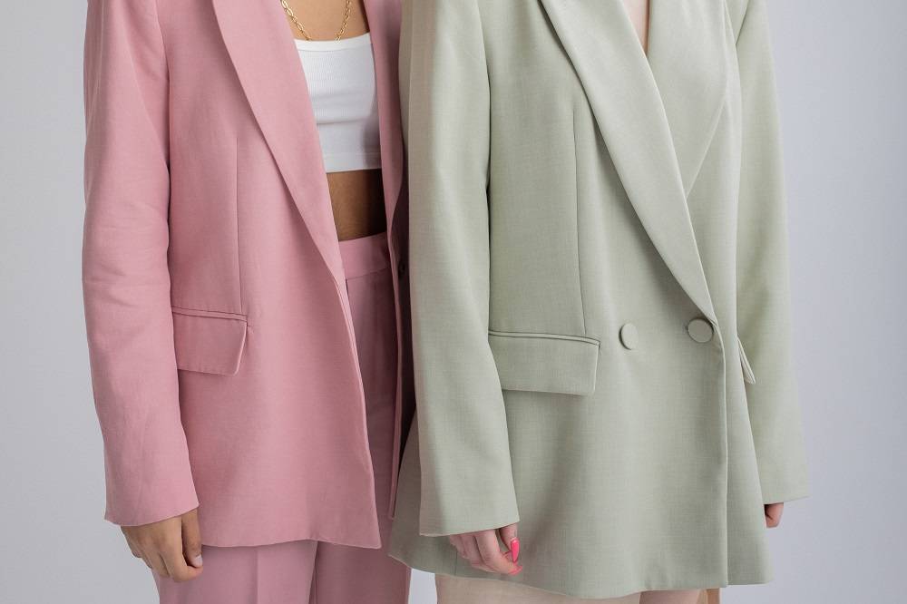 Padu Padan Pilihan Blazer Semi Formal untuk ke Kantor