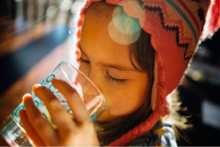 7 Rekomendasi Botol Minum Untuk Ibu dan Anak, Biar Selalu Ingat Minum dan Tetap Terhidrasi