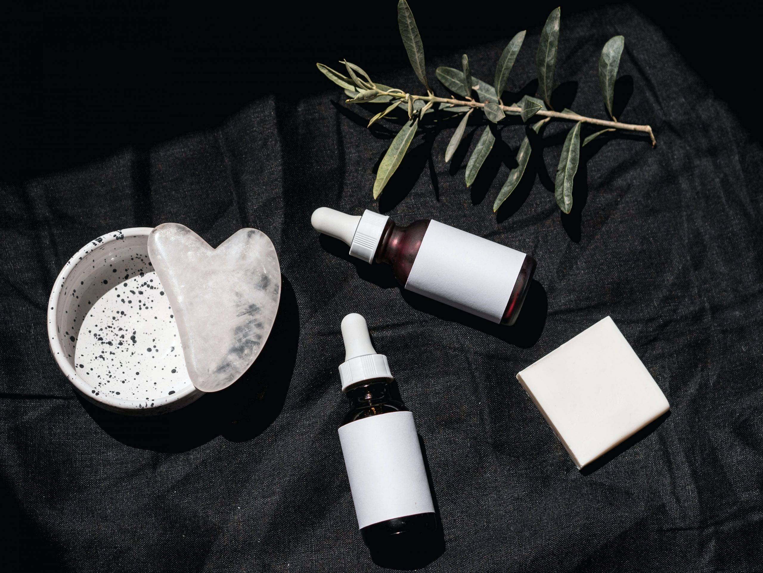 Mau Kulit Glowing dan Segar di Usia 40-an? Coba 4 Skincare Ini!