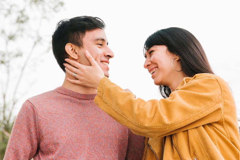 5 Bahasa Cinta Pasangan yang Perlu Dipahami dan Cara Memenuhinya!