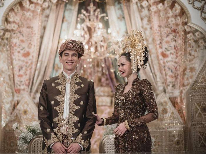 Seperti Enzy Storia, Ini Alasan Saya Tidak Mau Pamer Pasangan di Media Sosial