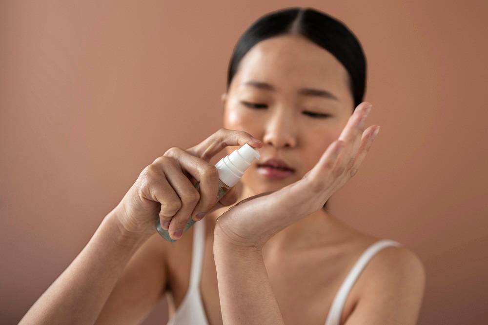 7 Moisturizer untuk Usia 40-an dengan Kandungan Peptide yang Bikin Kulit Lembap