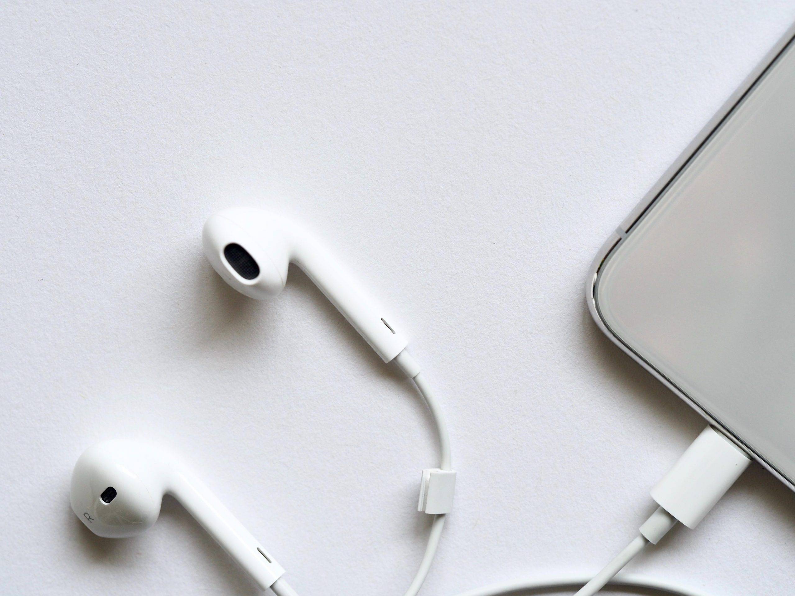 Bisa Infeksi, 3 Bahaya Menggunakan Earphone Terlalu Sering pada Anak