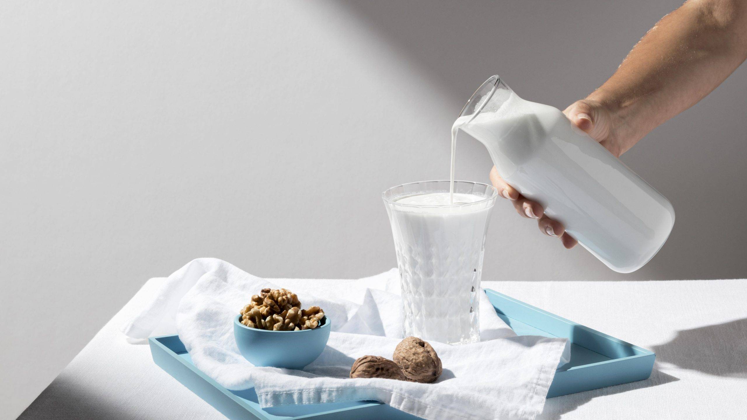 8 Manfaat Susu Kambing Bagi Tubuh dan Rekomendasi Produk Terfavorit