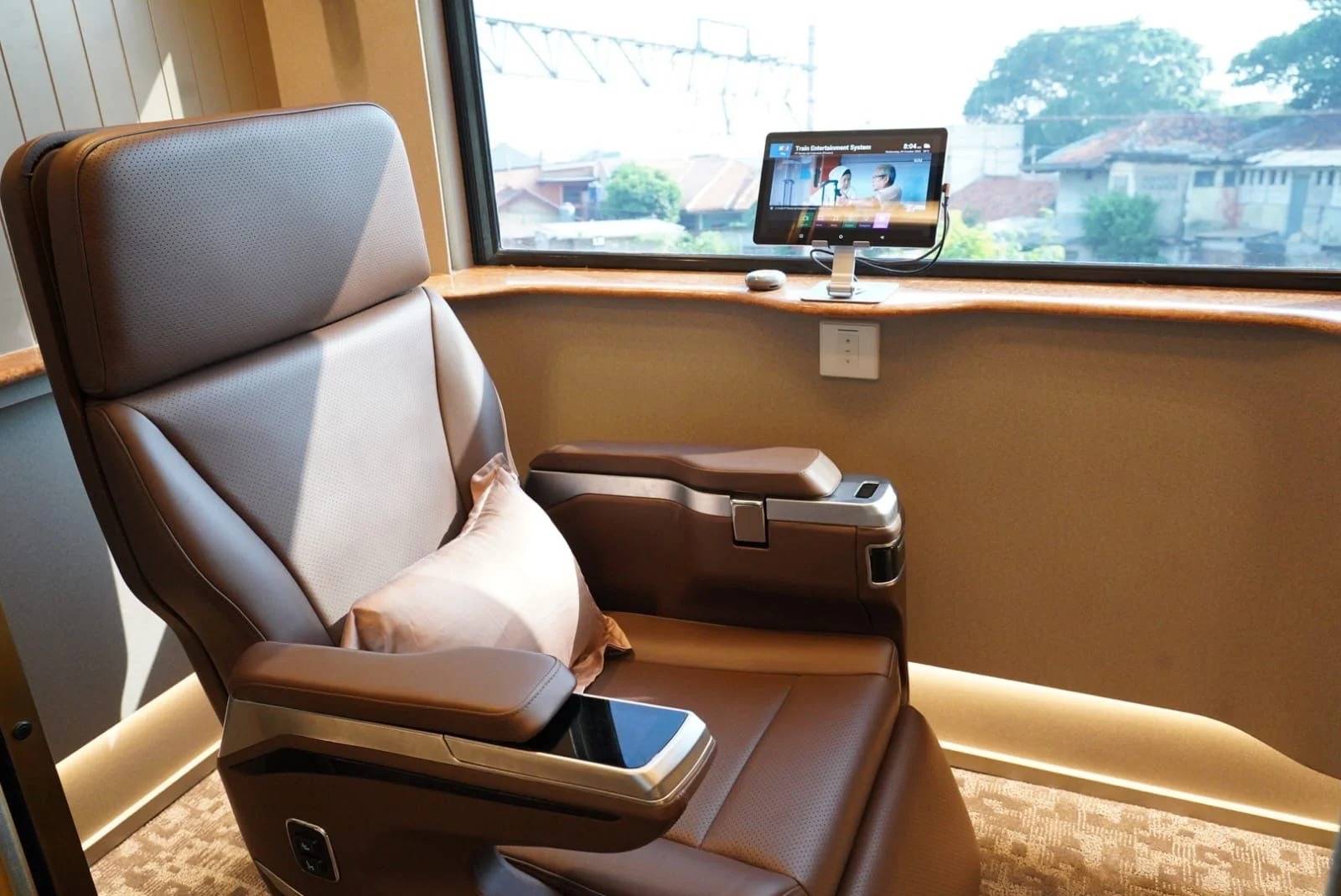 Review Kereta Suite Class Compartment, Cara Beli Tiket dan Fasilitas