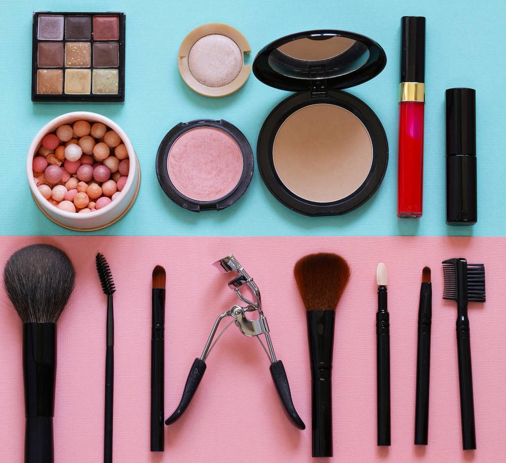 Gaya Make Up yang Wajib Dihindari Wanita Usia 40an