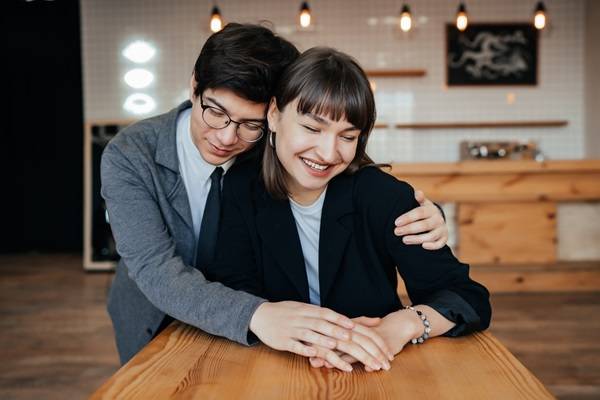 Suami Wajib Tahu! 7 Cara Meminta Izin Istri yang Benar dan Ampuh!