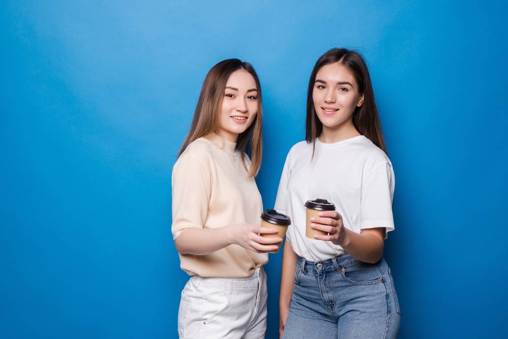 Beda Gaya Fashion Gen Millennial dan Gen Z yang Sudah Jadi Orang Tua