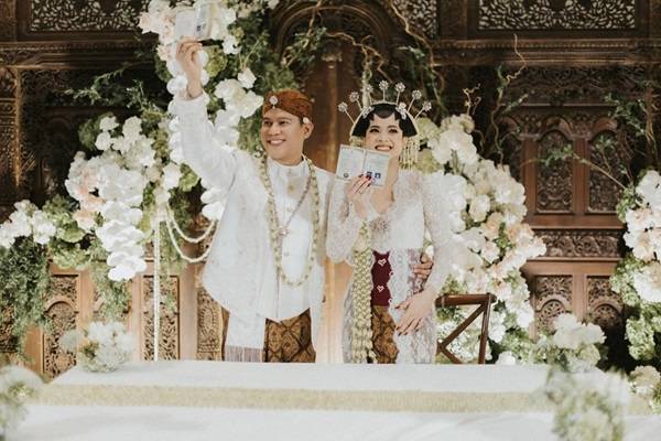 9 Fakta Pernikahan Nino RAN yang Hampir Dijodohkan dengan Sang Istri