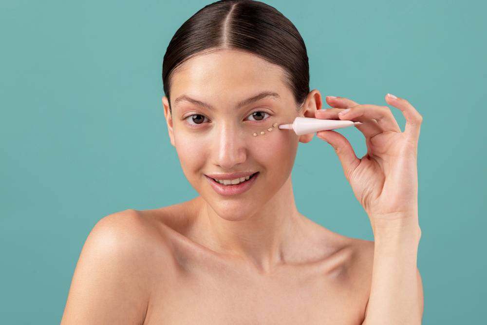 10 Eye Serum Usia 40 Tahun ke Atas, Hilangkan Kerutan dan Mata Panda