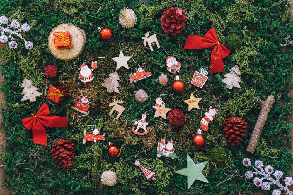 25 Ide Dekorasi Unik Pohon Natal dari Pinterest, Murah Meriah!