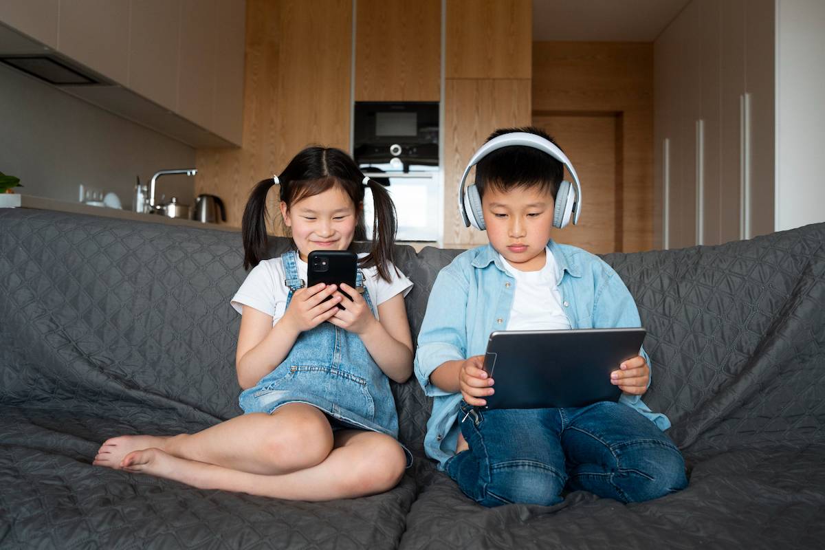 Cara Atur Screen Time untuk Anak Saat Libur Sekolah, Biar Nggak Kebablasan