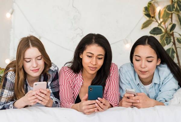 Tips Jitu Bantu Remaja Bebas FOMO dan Lebih Percaya Diri, Mommies Harus Tahu!