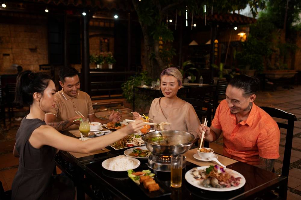 8 Restoran yang Tetap Buka di Hari Lebaran, Makan Enak Tanpa Ribet!
