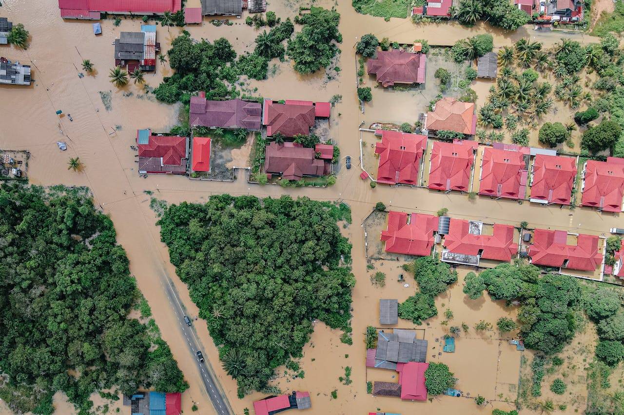 Banjir Melanda Bekasi, Evakuasi Memprioritaskan Anak dan Orang Tua